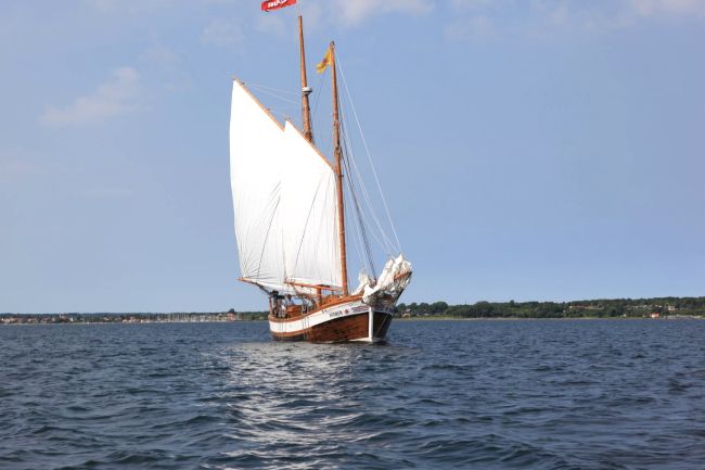 Hildur starting to sail out